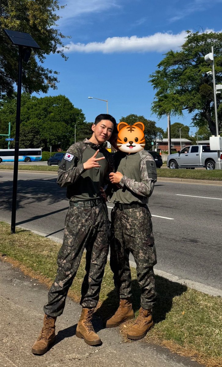 gonhadaxx's tweet photo. 군복핏 섹시한 권병장님 보고싶슴다...... https://t.co/2bdUrPJGbv