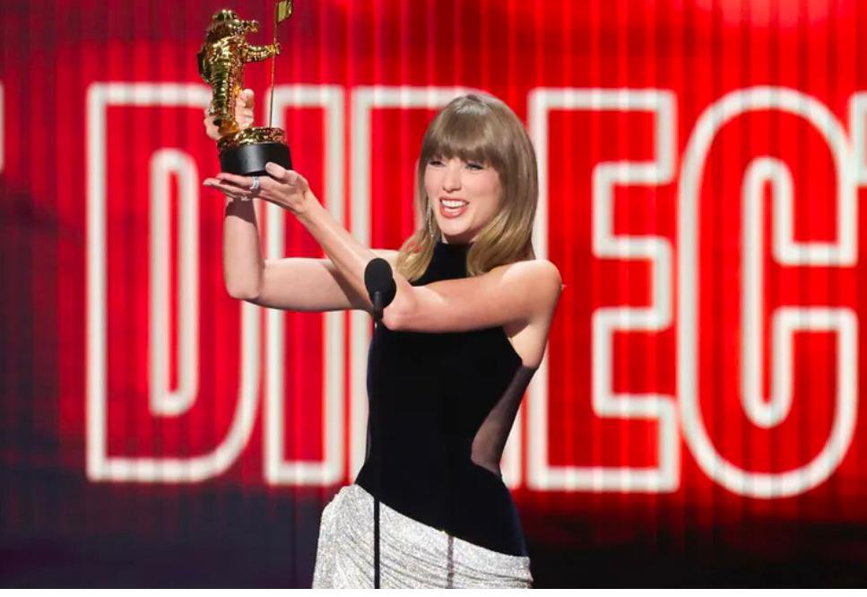 Ragini1Im's tweet photo. Trophy in her hand. History in her name.
Taylor Swift is now the most awarded artist in MTV VMAs history.
The Fate of Ophelia just won Video of the Year.
The queen is back. ♥️ https://t.co/Rhyy0peF3S