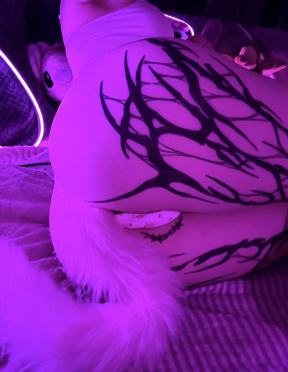 prettygonebad's tweet photo. 🐱✨🔥 #booty #inked #tailplug #sfw https://t.co/OrUq0nAjEf