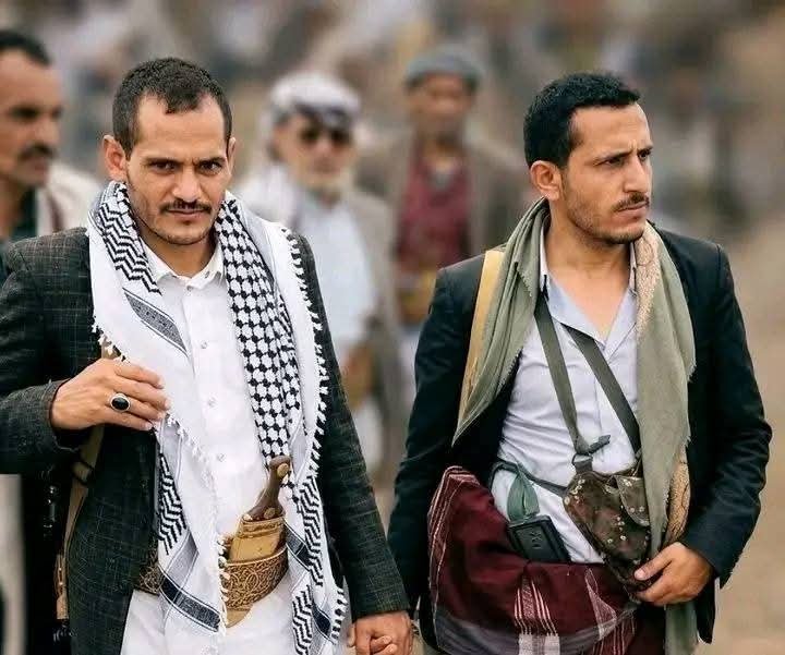 Sjehjcshj3385's tweet photo. للسعوديين ومرتزقتهم الذين يحاولون أن يصوروا أن أسباب هزيمتهم في الساحل الغربي هي خيانات جرت فيما بينهم لا ياروح أمك هذا نصر ألهي بامتياز صحيح قدمنا في هذا الإنتصار شهداء قادة لكن بفضل الله دعسنا على خشومكم واغتمنا اسلحتكم ومدرعاتكم وحررنا قطعة أرض كبيرة تساوي في مساحتها دولة قطر .