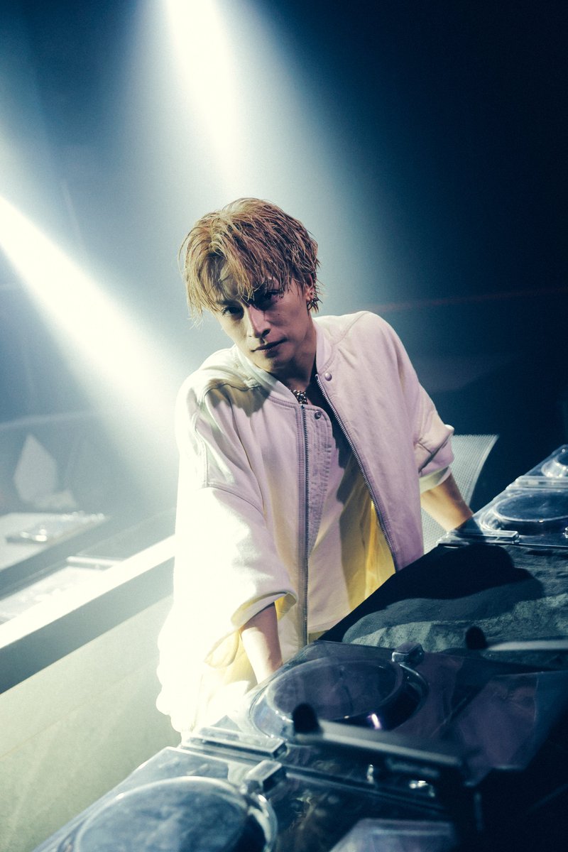 generationsfext's tweet photo. GENERATIONS / VIBE

📸Music Video OFF SHOT
" ALAN "

🎥Music Video
https://t.co/NWR9v9ZxVZ

🎧Streaming / Download
https://t.co/au2yIZWiw6

💿PKG
https://t.co/ElG3OPmxit

' We go HIGH '

#GENERATIONS #GENEisBack
#GENE_VIBE
#VIBE_GOHIGH https://t.co/zP7t8Pbdg7