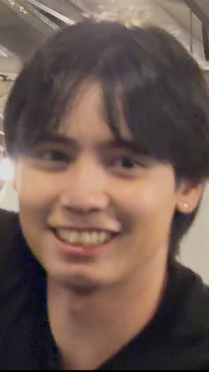 raki_aphrodite's tweet photo. やましぉさんの乾杯と
諸事情（遠くの陣くん撮ってた）によりドアップなけんた https://t.co/FsjgqoSW0k