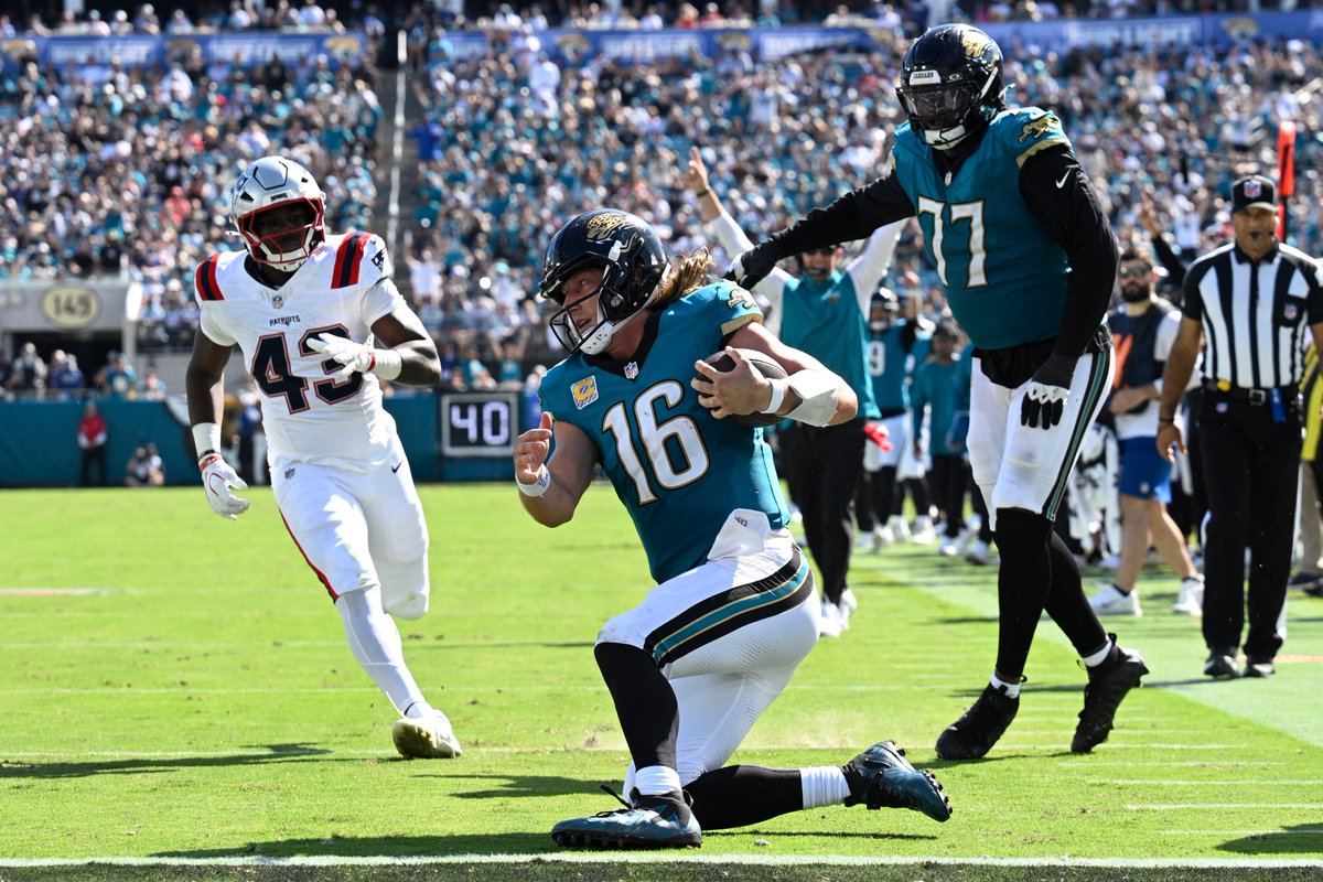 FanaticsSports's tweet photo. Sliding down at the 1 yard line with 8 minutes left isn't fair, but we’ve got you covered over here 🤝

We'll be refunding customers who lost their Trevor Lawrence Anytime TD bets in FanCash 🤑 https://t.co/XMHL6JqCER