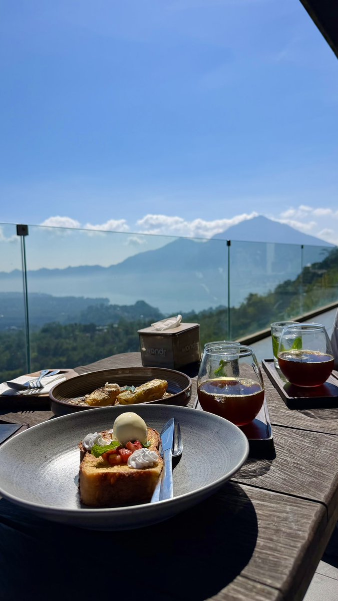 G42F__'s tweet photo. 📸 ~ 🇮🇩 ~ ⛰️ https://t.co/6VScA3laKr