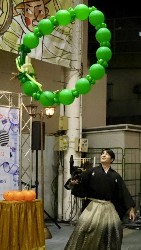 kurogomalibrary's tweet photo. 高知大道芸フェス2026。

遅くなりましたが、昨日の最終日の後半からフィナーレの振り返りです。

今回は帰りの時間の制約がなかったので、フィナーレをはじめて見れました。
初出場の方の特別演技など他のどこにもない構成で、今後の滞在スケジュールの悩みが増えてしまいました。

楽しい時間をありがとうございました。
出演者をはじめすべての関係者に感謝です。

選び切れなかった画像や動画は、後日(急ぎ)ライブラリーにします。

#大道芸
#高知大道芸フェス
#高知大道芸フェス2026