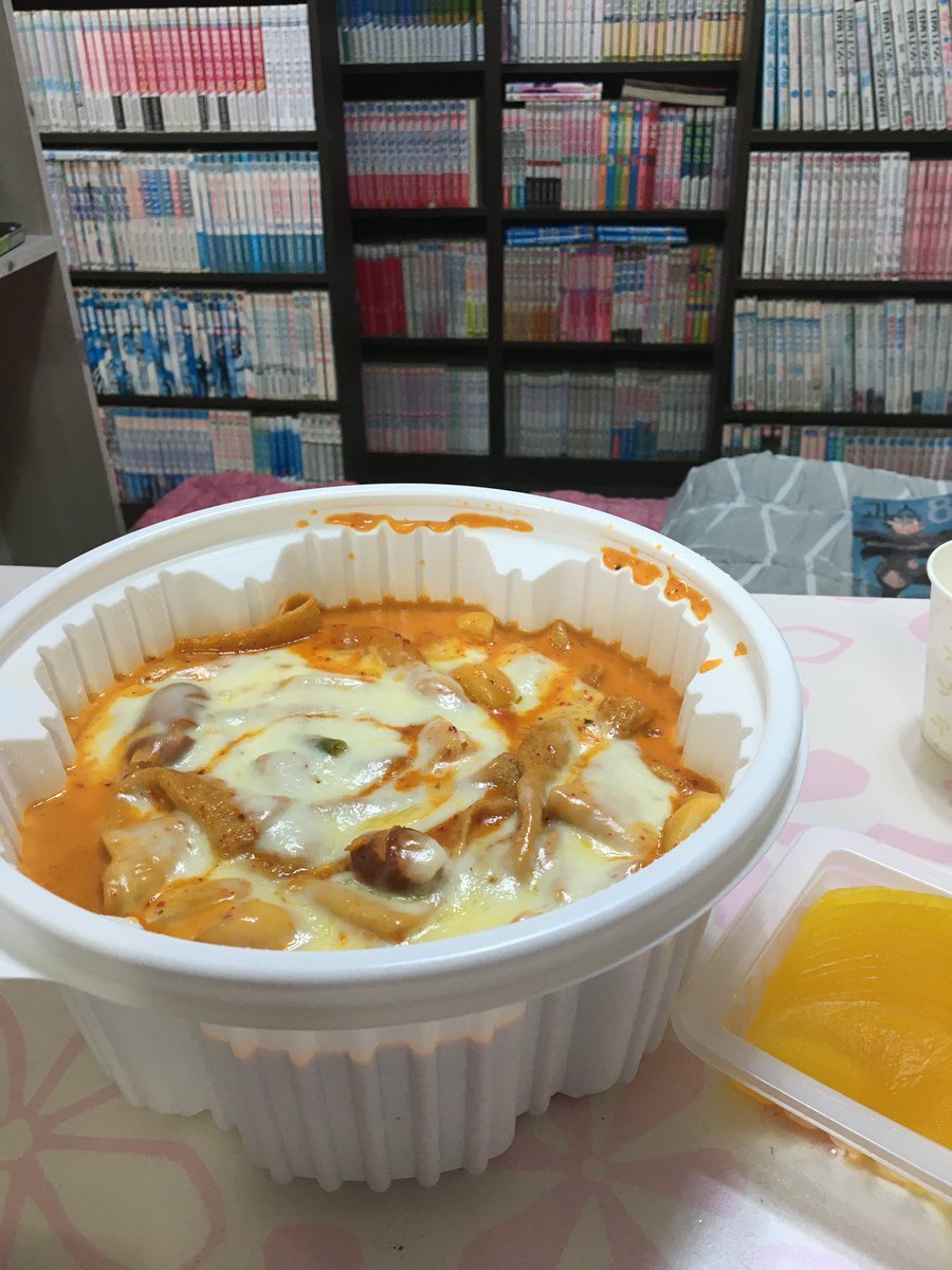 kimyeo_'s tweet photo. 저는 실제로 혼놀 하고옴 (천국이 따로 X)

아저씨들 사이에서 유명한 24시만화방 가서
1시간에 ->1500원  6시간에 -> 5500원 
가성비개꿀이엇고

침대좌석이 따로 있어서 ㄴㅁ 아늑했고요
로제엽떡 떵개하고 만화보다가 혈스맞고 
푸데푸데 자고 또 일어나서 만화보고 

한번쯤 꼬옥..해보시길 https://t.co/7UyBcwYkHY