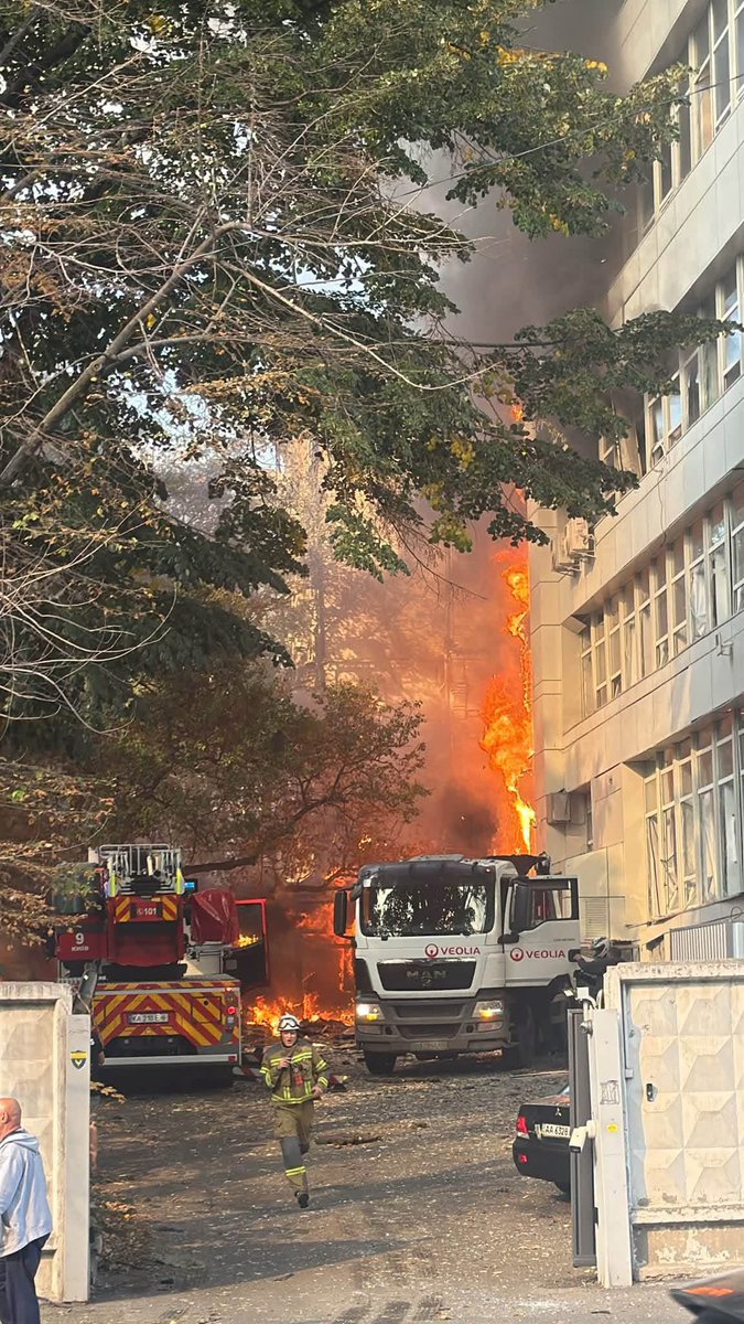 kmathernova's tweet photo. ❗ ❗ ❗
A little while ago, an explosion jolted me out of my chair in my Kyiv office. It was the loudest blast yet I have experienced in three years here.

A building about two hundred meters from the 🇪🇺 Delegation was hit by a jet powered drone. 

During daytime. The target was a hospital…

Earlier today a russian strike hit a building of Ukraine’s National Academy of Sciences that houses UARNet, the country’s academic and research network. According to the first reports, one person has been killed and three injured. These figures are likely to change.

This was also during working hours, with people inside working. The building was in flames. Several people tried to escape through the windows.

These two blasts follow days of almost non-stop alerts and attacks. On Sunday, Kyiv spent almost 19 hours under air-raid alert. 

Two people were killed at a large food street market. Homes, schools, two kindergartens and data centers were also hit. 

In Kharkiv, nine children were among those injured when an apartment building was struck. In Sumy, a bomb hit a residential area, killing two people and injuring dozens, including children. Today, in Dnipro, a drone directed at the city center killed three people and injured at least other fifteen. 

Ukraine’s Foreign Minister Andrii Sybiha is calling for a strong response to the attacks. He is right. Ukraine urgently needs stronger air defence and much stronger pressure on russia.

At the negotiating table, russia speaks of de-escalation. In Kyiv, we hear the loud explosions.

Do not ever believe russia when it talks about peace.

🇪🇺🤝🇺🇦