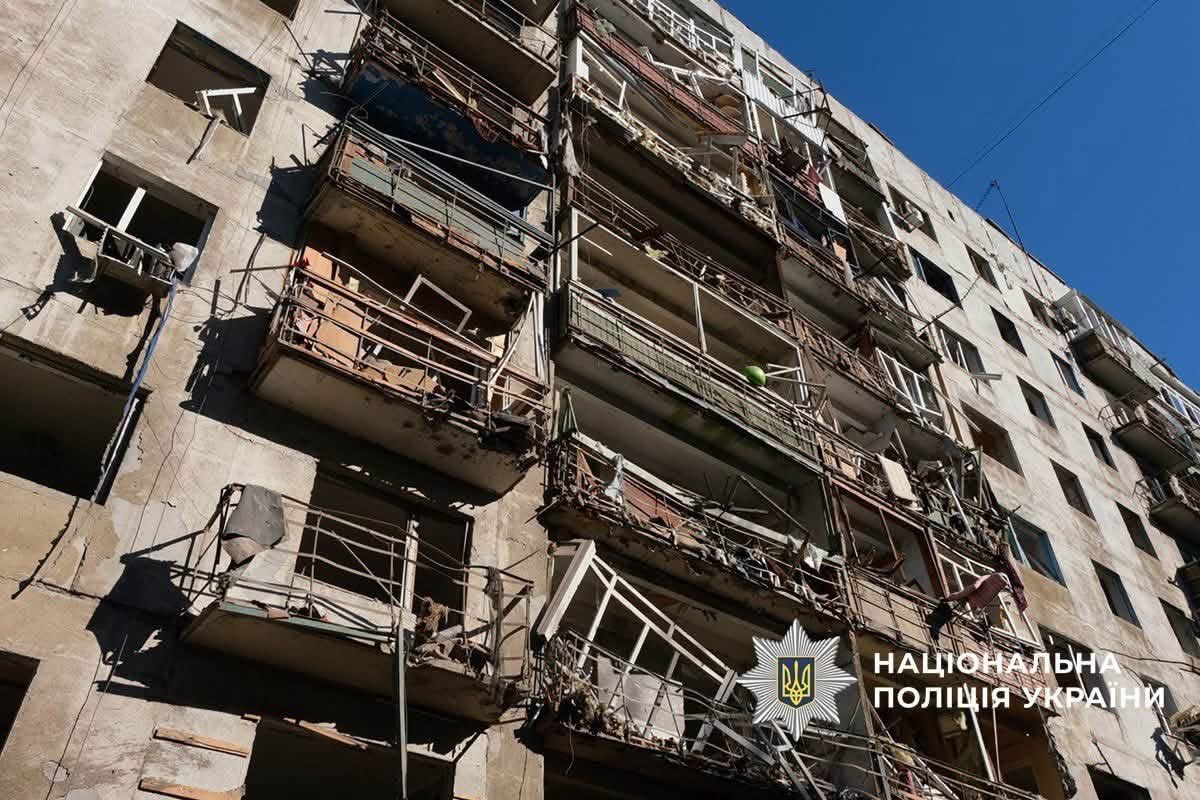 kmathernova's tweet photo. ❗ ❗ ❗
A little while ago, an explosion jolted me out of my chair in my Kyiv office. It was the loudest blast yet I have experienced in three years here.

A building about two hundred meters from the 🇪🇺 Delegation was hit by a jet powered drone. 

During daytime. The target was a hospital…

Earlier today a russian strike hit a building of Ukraine’s National Academy of Sciences that houses UARNet, the country’s academic and research network. According to the first reports, one person has been killed and three injured. These figures are likely to change.

This was also during working hours, with people inside working. The building was in flames. Several people tried to escape through the windows.

These two blasts follow days of almost non-stop alerts and attacks. On Sunday, Kyiv spent almost 19 hours under air-raid alert. 

Two people were killed at a large food street market. Homes, schools, two kindergartens and data centers were also hit. 

In Kharkiv, nine children were among those injured when an apartment building was struck. In Sumy, a bomb hit a residential area, killing two people and injuring dozens, including children. Today, in Dnipro, a drone directed at the city center killed three people and injured at least other fifteen. 

Ukraine’s Foreign Minister Andrii Sybiha is calling for a strong response to the attacks. He is right. Ukraine urgently needs stronger air defence and much stronger pressure on russia.

At the negotiating table, russia speaks of de-escalation. In Kyiv, we hear the loud explosions.

Do not ever believe russia when it talks about peace.

🇪🇺🤝🇺🇦