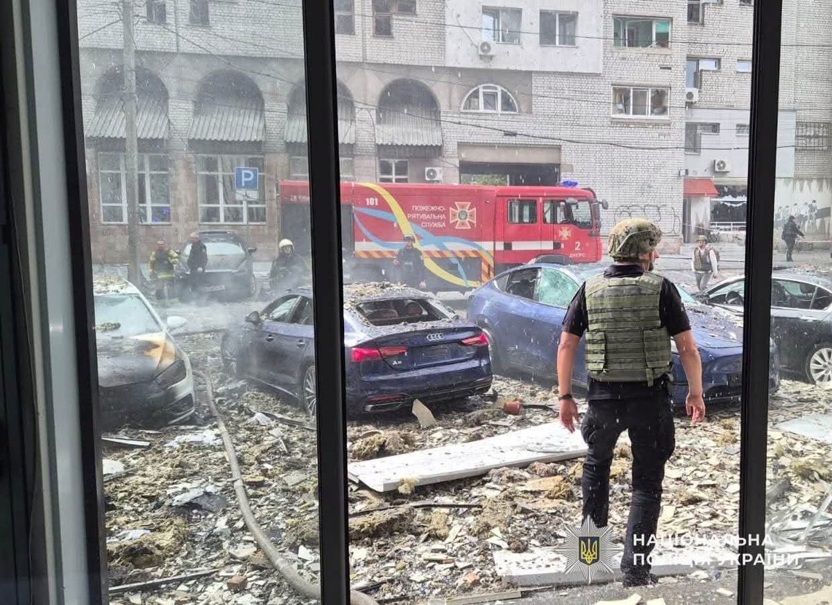 kmathernova's tweet photo. ❗ ❗ ❗
A little while ago, an explosion jolted me out of my chair in my Kyiv office. It was the loudest blast yet I have experienced in three years here.

A building about two hundred meters from the 🇪🇺 Delegation was hit by a jet powered drone. 

During daytime. The target was a hospital…

Earlier today a russian strike hit a building of Ukraine’s National Academy of Sciences that houses UARNet, the country’s academic and research network. According to the first reports, one person has been killed and three injured. These figures are likely to change.

This was also during working hours, with people inside working. The building was in flames. Several people tried to escape through the windows.

These two blasts follow days of almost non-stop alerts and attacks. On Sunday, Kyiv spent almost 19 hours under air-raid alert. 

Two people were killed at a large food street market. Homes, schools, two kindergartens and data centers were also hit. 

In Kharkiv, nine children were among those injured when an apartment building was struck. In Sumy, a bomb hit a residential area, killing two people and injuring dozens, including children. Today, in Dnipro, a drone directed at the city center killed three people and injured at least other fifteen. 

Ukraine’s Foreign Minister Andrii Sybiha is calling for a strong response to the attacks. He is right. Ukraine urgently needs stronger air defence and much stronger pressure on russia.

At the negotiating table, russia speaks of de-escalation. In Kyiv, we hear the loud explosions.

Do not ever believe russia when it talks about peace.

🇪🇺🤝🇺🇦