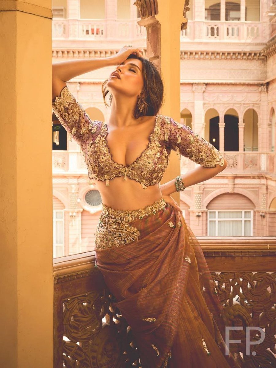 celebsXmatrix's tweet photo. #tarasutaria https://t.co/qtsVLa3H6h
