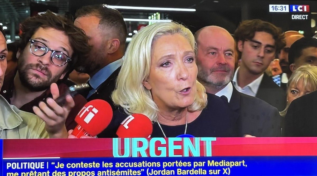 VincentCrouzet4's tweet photo. Comme des lapins pris dans des phares ! (en vérité, ils n’ont pas changé) https://t.co/XCuUeqmJdT