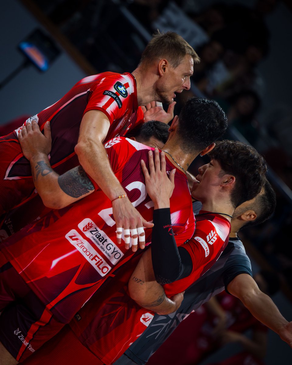 ZiraatBankasiSK's tweet photo. TÜGİAD Ege Uluslararası Voleybol Turnuvası’nda takımımız, Xilasedici’yi 3-2 mağlup ederek turnuvaya galibiyetle başladı. 💪🔥

🔴⚪ Ziraat Bankkart 3️⃣-2️⃣ Xilasedici

#ZiraatBankkart #TÜGİADEge #Volleyball https://t.co/sNNUiv1ipu