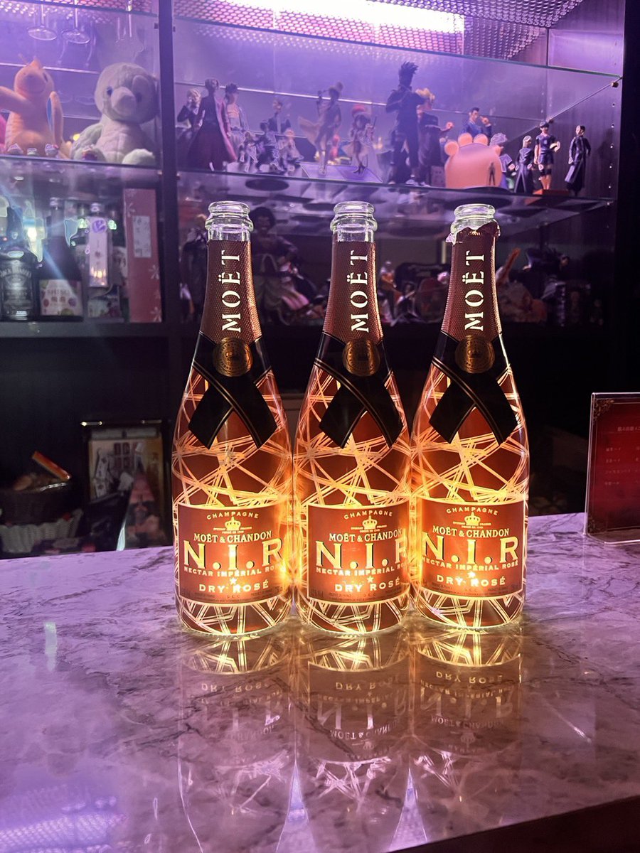 THE3PARK's tweet photo. モエピカありがとうございます🍾

#ガールズバー #ガールズラウンジ #キャバクラ #ガールズバー #本八幡 #千葉
 #the3park https://t.co/Bv3wIaYg4N