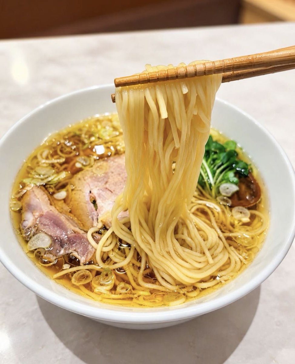 oyadori_ayagawa's tweet photo. 【細麺 販売開始】
10月1日より、細麺の販売を拡大いたします！販売店舗は大成店、静岡インター店、練馬三原台店、東大和店です！
中太麺か細麺選べます！
スープをまとい香りまで一緒にすすり上げる細麺。軽やかなすすり心地と、歯切れの良さが一杯の余韻を引き立てます。食べ比べしてみてください！ https://t.co/mZv0CjfWYx