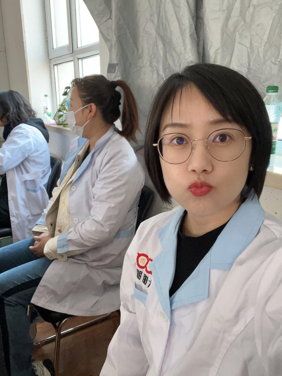 janavypp's tweet photo. 其实约一个女医生，我觉得会很有体验感。毕竟对人体的构造很熟悉…可能用手就能给你榨干了… https://t.co/ndwyuRDEkM