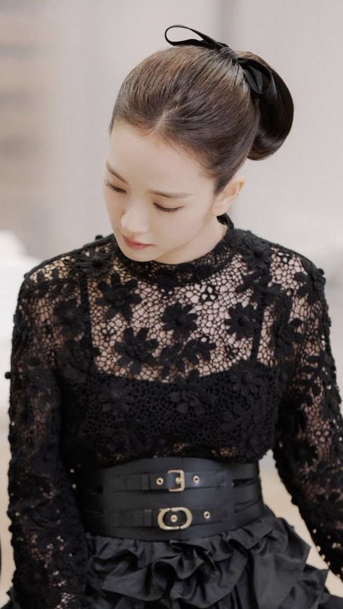 fawnsooya's tweet photo. Our beloved Dior Princess ·͜·♡  

DIOR PRINCESS JISOO AT PARIS
#JISOOxDior #DiorSS27 #DiorSummer27 @Dior https://t.co/4DlnfD6Uud