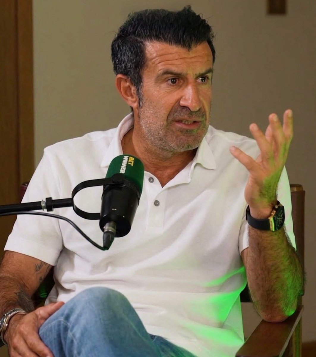 utdshows's tweet photo. 🚨🎙️ Luis Figo on Jorge Jesus’ comments about Cristiano Ronaldo’s behaviour against Norway:

🗣️ “Jorge, I understand what you are trying to do. You are the manager, you have to set standards and every player must respect the national team.

But when you are dealing with players like Cristiano Ronaldo, you have to be very careful about what you say publicly.

If you have a problem with Cristiano because he didn’t go over to the supporters, speak to him behind closed doors. If you believe he needs to understand something, tell him privately.

You don’t need to give the media more things to discuss.

When you say publicly that you are going to ‘talk to him’, suddenly the conversation becomes Ronaldo versus Jorge Jesus. Every television show will discuss it, every newspaper will have a headline and every small detail becomes a story.

And those things can affect the dressing room.

The manager has to have authority, of course. But authority doesn’t mean every conversation has to happen in front of the cameras.

You have Cristiano Ronaldo, one of the biggest personalities in football, and you have a dressing room full of players watching everything that happens.

If there is an issue, deal with it inside the dressing room, not through the media.

Jorge is taking an important step by demanding standards from everyone, but sometimes the smartest thing a manager can do is keep his strongest conversations private.” 👀🇵🇹