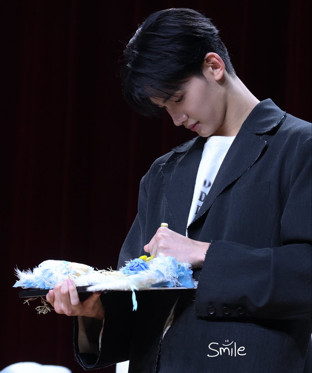 smilee0708's tweet photo. 260928 Mark on Me 韓国対面ファンサイン会
M2u record FANSIGN
Kobu、頑張って ！🎬
#ジョウ #JO #죠 #앤팀 #andTEAM https://t.co/g89U0jB72g