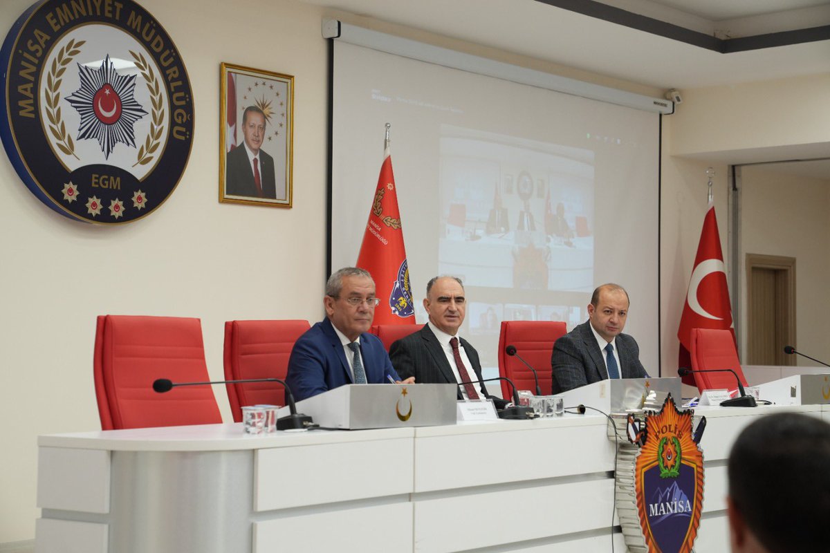 Manisailsaglik's tweet photo. Bağımlılıkla Mücadele İl Koordinasyon Kurulu Toplantısı Sayın Valimiz Vahdettin Özkan başkanlığında, İl Müdürümüz Uzm. Dr. Mehmet Fatih Zeren, ilgili kamu kurum ve kuruluş temsilcilerinin katılımıyla İl Emniyet Müdürlüğü Toplantı Salonunda gerçekleştirilmiştir. https://t.co/ccLvPHW7It