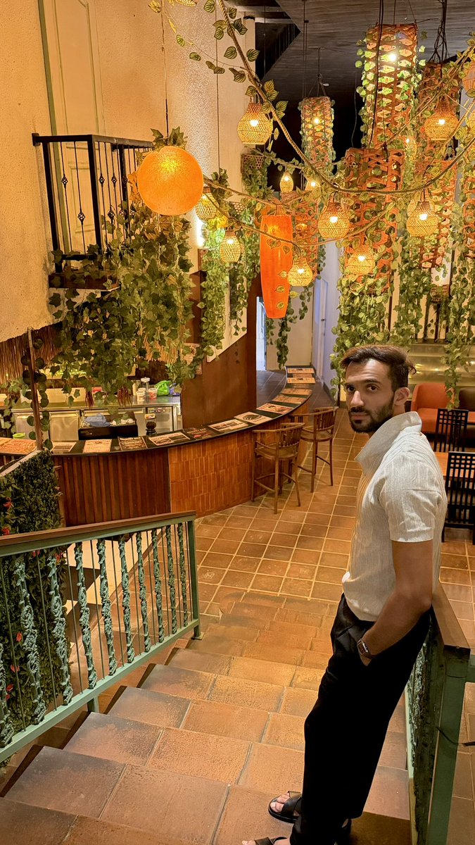 G42F__'s tweet photo. بتروح جزيرة بالي 🇮🇩؟ 
وتحب الأكل الإيطالي 🇮🇹🍕 

لااااااااازم تجرب هالمطعم 🤤
L’Osteria pizza https://t.co/o8CjAxPu3w