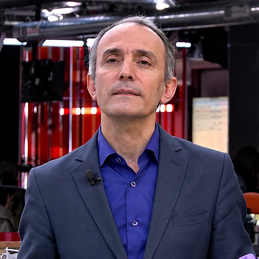 ajansmuhbir1923's tweet photo. Gazeteci Emin Çapa'dan Ahmet Hakan'a:

"Nasıl üzerine gittiler mesela? 

Muhalefet ortaya çıkarmadan önce;

AKP Genel Başkan Yardımcılığı görevine son mu verdiler?

İhraç mı ettiler?

'163 milyonu nereden buldun' mu dediler?

Evine şafak baskını mı yaptılar?

İşbirlikçilerini ifşa mı ettiler?"