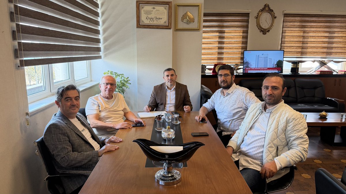 RYagar's tweet photo. Önceki dönem yönetim kurulu üyelerimiz Hasan Bilge, Ersin Çevik ve Fehmi Akyüz ile bir araya geldik.

Geçmişte birlikte yol yürüdüğümüz kıymetli dava arkadaşlarımızla hasbihal ettik, tecrübelerimizi ve düşüncelerimizi paylaştık.

Görevler değişir, yıllar geçer; dostluk, dava arkadaşlığı ve vefa baki kalır.

@akpartiistanbul 
@abdullahozdemir 
@akbcekmece