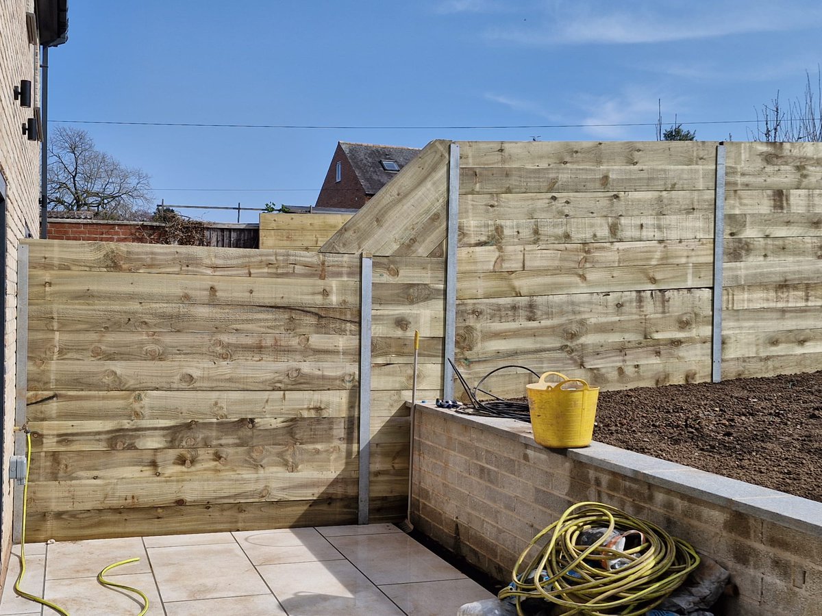 GardenSleepers's tweet photo. CAMERON'S STURDY GARDEN WALLS WITH STEELS &amp; NEW PINE RAILWAY SLEEPERS
A perfect way of enclosing a garden with an easy and secure alternative to panel fencing. New railway sleepers slotted into steel H beams are strong, stylish and longlasting.  
https://t.co/NZ9LDFimVu https://t.co/ogj7NyC2bK
