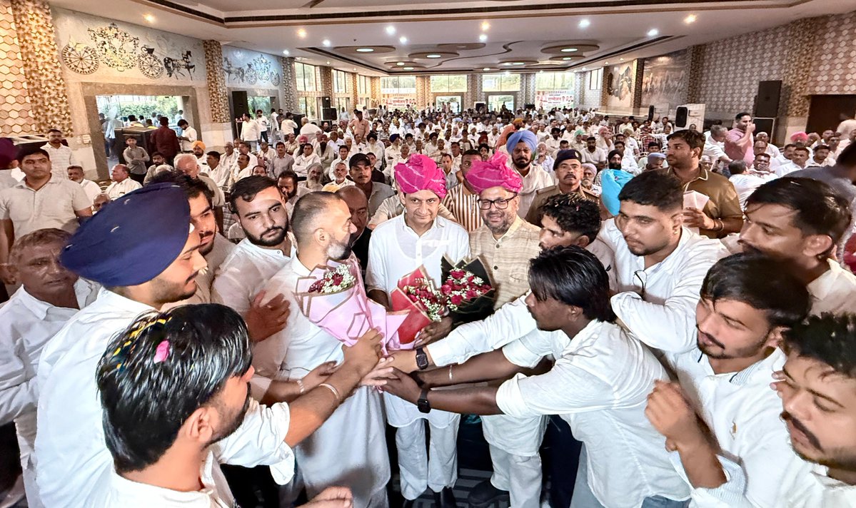 DeependerSHooda's tweet photo. आज📍शहजादपुर, अंबाला में...

सांसद @VarunMullana जी की अध्यक्षता में आयोजित शहजादपुर ब्लॉक कांग्रेस कार्यकर्ता सम्मलेन के सफल आयोजन के लिए अंबाला ग्रामीण कांग्रेस जिलाध्यक्ष @Dushyantcmulana जी को बधाई और नव-नियुक्त ब्लॉक अध्यक्ष दीपक राणा जी को शुभकामनाएं।

साथ आदरणीय विधायक @NirmalSMohra जी, पूर्व विधायक चौधरी लहरी सिंह जी, यमुनानगर विधानसभा से कांग्रेस प्रत्याशी रहे रमन त्यागी जी, अंबाला सिटी कांग्रेस जिलाध्यक्ष @pawanincambala जी, पंचकूला कांग्रेस जिलाध्यक्ष संजय चौहान जी, हरियाणा प्रदेश पंचायती राज सेल के अध्यक्ष फोमलाल जी, @INCAshokMehta जी, राम सिंह कोडवा जी समेत युवा कांग्रेस, NSUI, महिला कांग्रेस, सेवादल के पदाधिकारी, स्थानीय वरिष्ठ नेता, कार्यकर्ता मौजूद रहे।

@SanjaySDutt @BhupinderShooda @raonarenderinc @INCHaryana