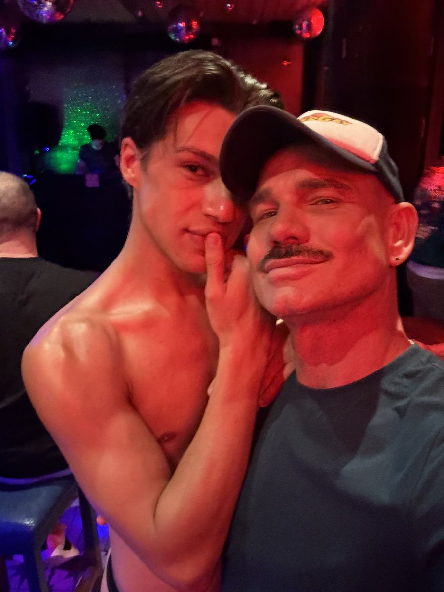 dirtymary_cpt's tweet photo. Me with one of my go go boys 😛
@KurtRogers2023 https://t.co/eBFWmBpYxI