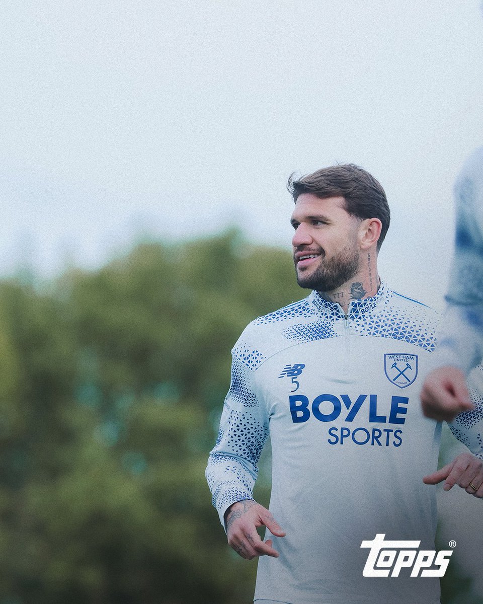WestHam's tweet photo. 🇧🇷🧱

@Topps_UK training shots 📸 https://t.co/R5RcoQ4I1M