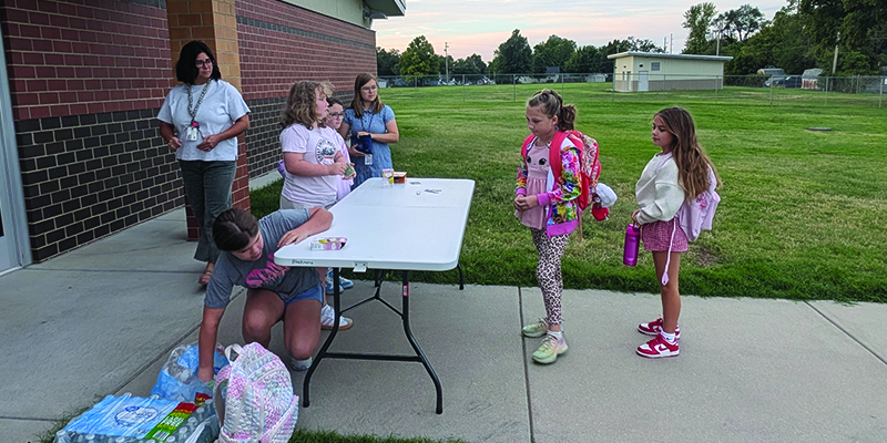 eldoradousd490's tweet photo. Blackmore fourth graders raise $269 with their lemonade stand and donate the money to the PTO. The activity was a sweet way for students to learn about entrepreneurship while putting their knowledge into action in #PartOfThePride. https://t.co/obC47da9R6 via @ParentSquare https://t.co/3YNWEmFEa9