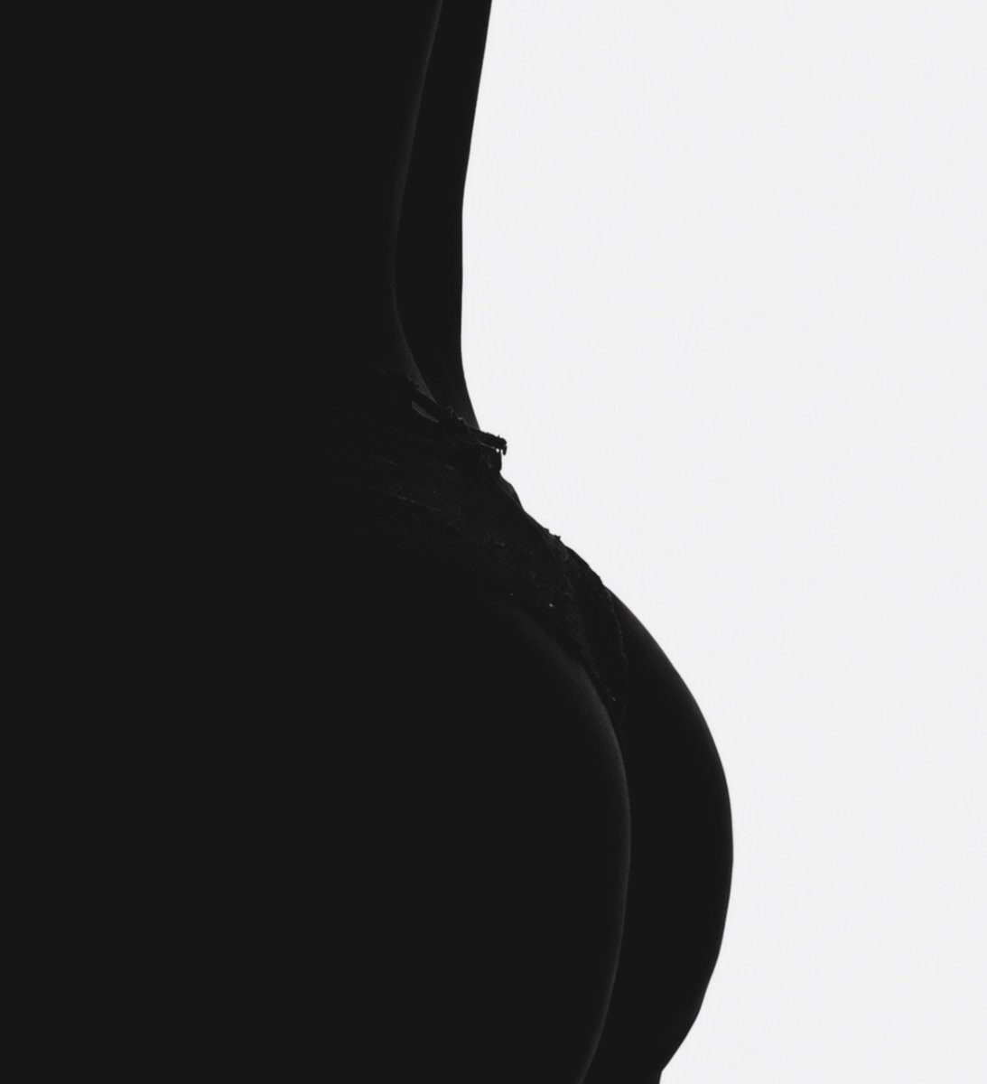 empress_alaya's tweet photo. I took one bikini pic.
Turned it into a shadow and you’re already leaking imagine what happens when I actually look at you https://t.co/luXBc18rq2