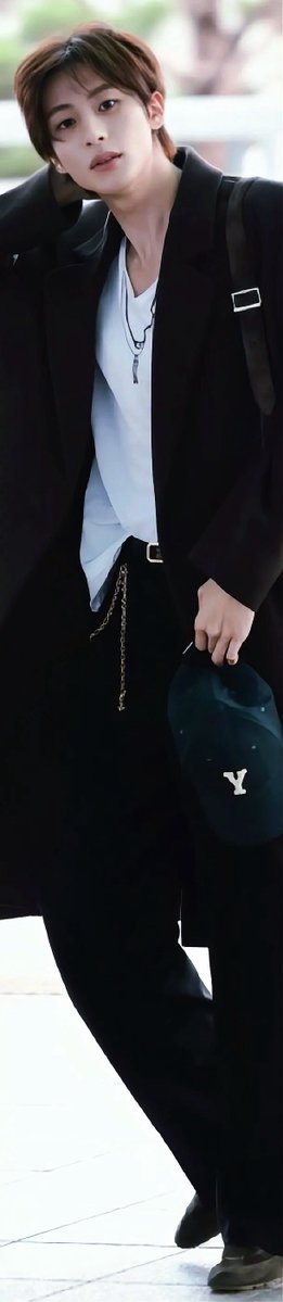 leeantonfan's tweet photo. the prince of saint laurent

ANTON TO SAINT LAURENT PFW
#ANTONxSaintLaurentSS27
#ANTONxSaintLaurent #생로랑앤톤 @YSL https://t.co/I52mbYpWWN