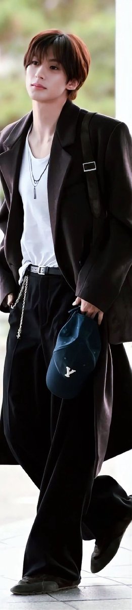leeantonfan's tweet photo. the prince of saint laurent

ANTON TO SAINT LAURENT PFW
#ANTONxSaintLaurentSS27
#ANTONxSaintLaurent #생로랑앤톤 @YSL https://t.co/I52mbYpWWN