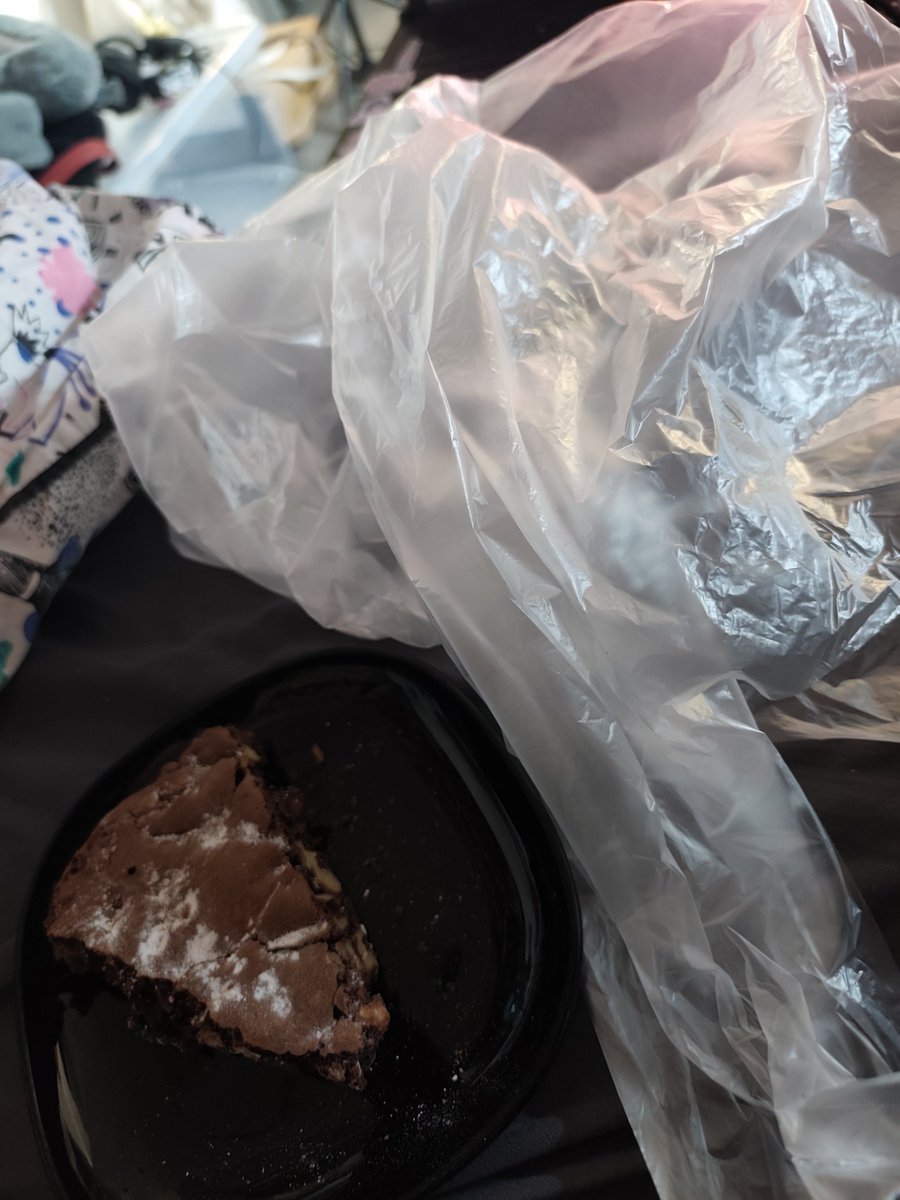 chianvxy's tweet photo. Time to chew and spit https://t.co/vdKFoDlgpx