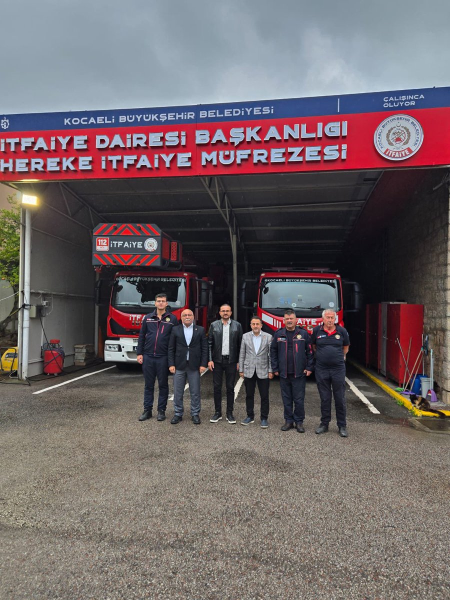 doganbekiroglu's tweet photo. İtfaiyecilik haftası münasebetiyle Belediye Başkan Yardımcımız ve Meclis Üyemiz birlikte İtfaiye Daire Başkanlığı  Hereke Müfrezesini  ziyaret ederek İtfaiye erlerimizle hasbihal ederek haftalarını kutlamıştır. @MHP_Bilgi https://t.co/7HO6PRZaSa