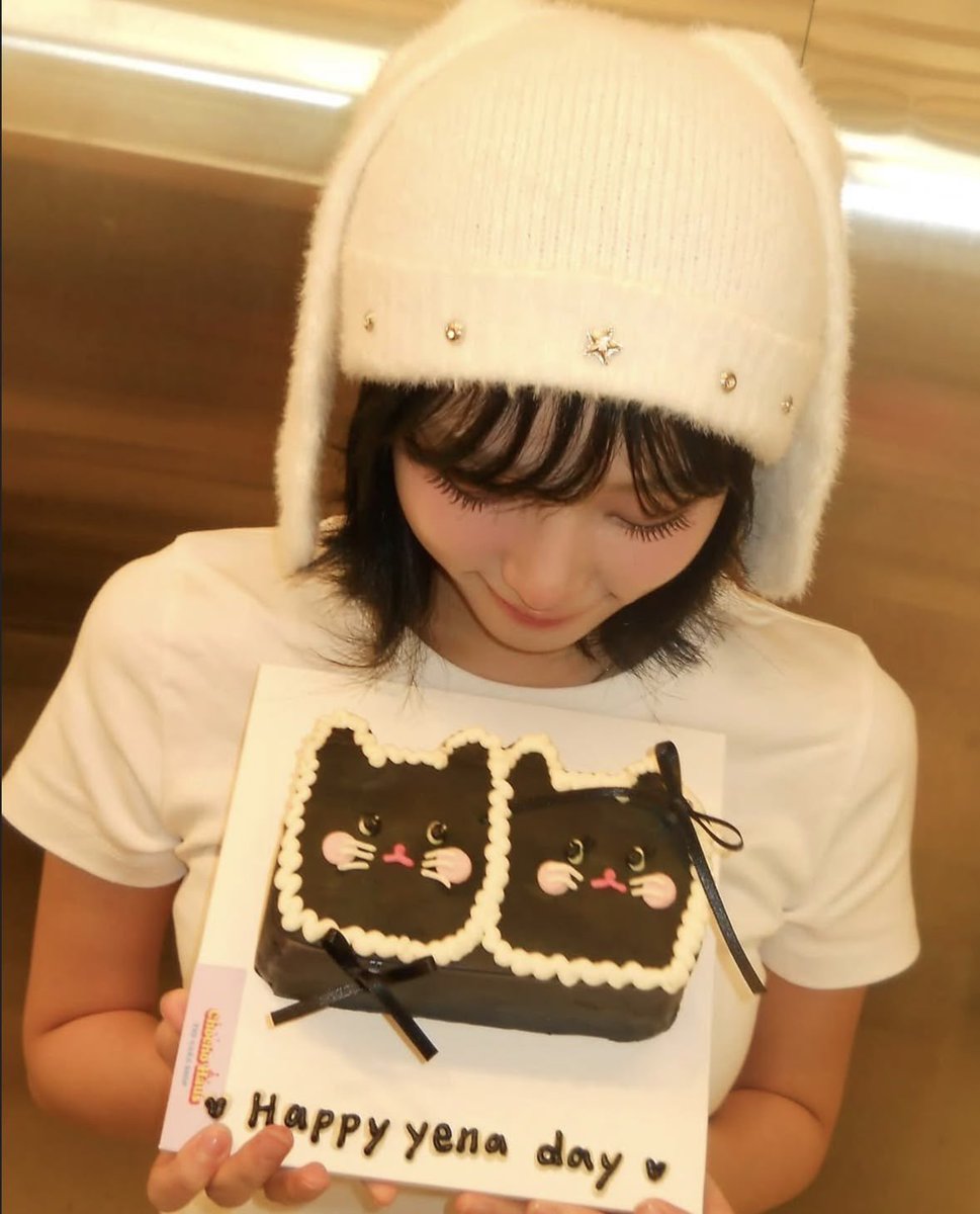 yenapix's tweet photo. happy birthday to jigumis favorite person ♡

#364일_기다린_예나탄신일 https://t.co/cIpqRWeIr9