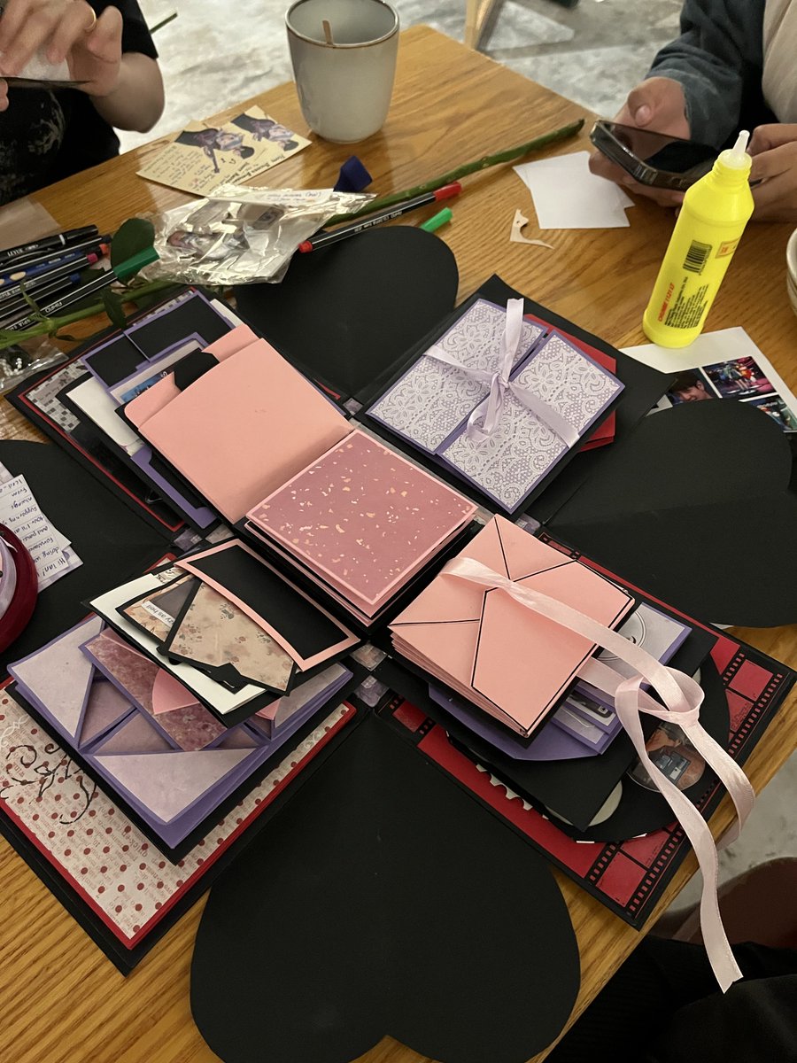 m11ssunderst00d's tweet photo. preview of the birthday box for ian 🥹♥️ there are prolly around 36+ interactive slots. our creative director of the group worked really hard on this 😭 and each of us contributed by writing ian a bday wish ♥️ forever blessed to be a malaysian dreamer 💫 https://t.co/6DlvxATY3U
