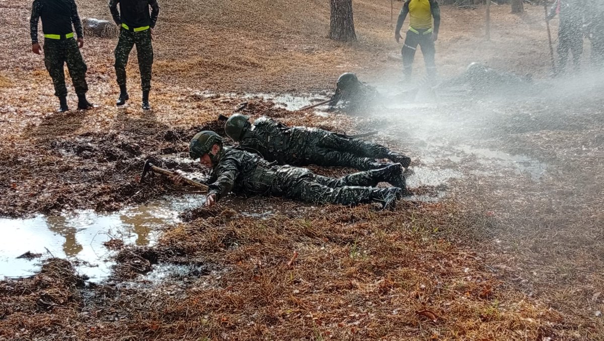 Ingenieros_EJC's tweet photo. BRING I El Batallón de Mantenimiento de Ingenieros N.° 40 participó en la Prueba del Zapador, organizada por la Brigada Especial de Ingenieros Militares, donde participaron Oficiales, Suboficiales y Soldados Profesionales de la unidad.

A lo largo de esta exigente prueba, nuestros hombres y mujeres superaron cada uno de los desafíos establecidos, demostrando disciplina, fortaleza, compromiso y espíritu de cuerpo, además de sus capacidades físicas y profesionales.

#PatriaHonorLealtad