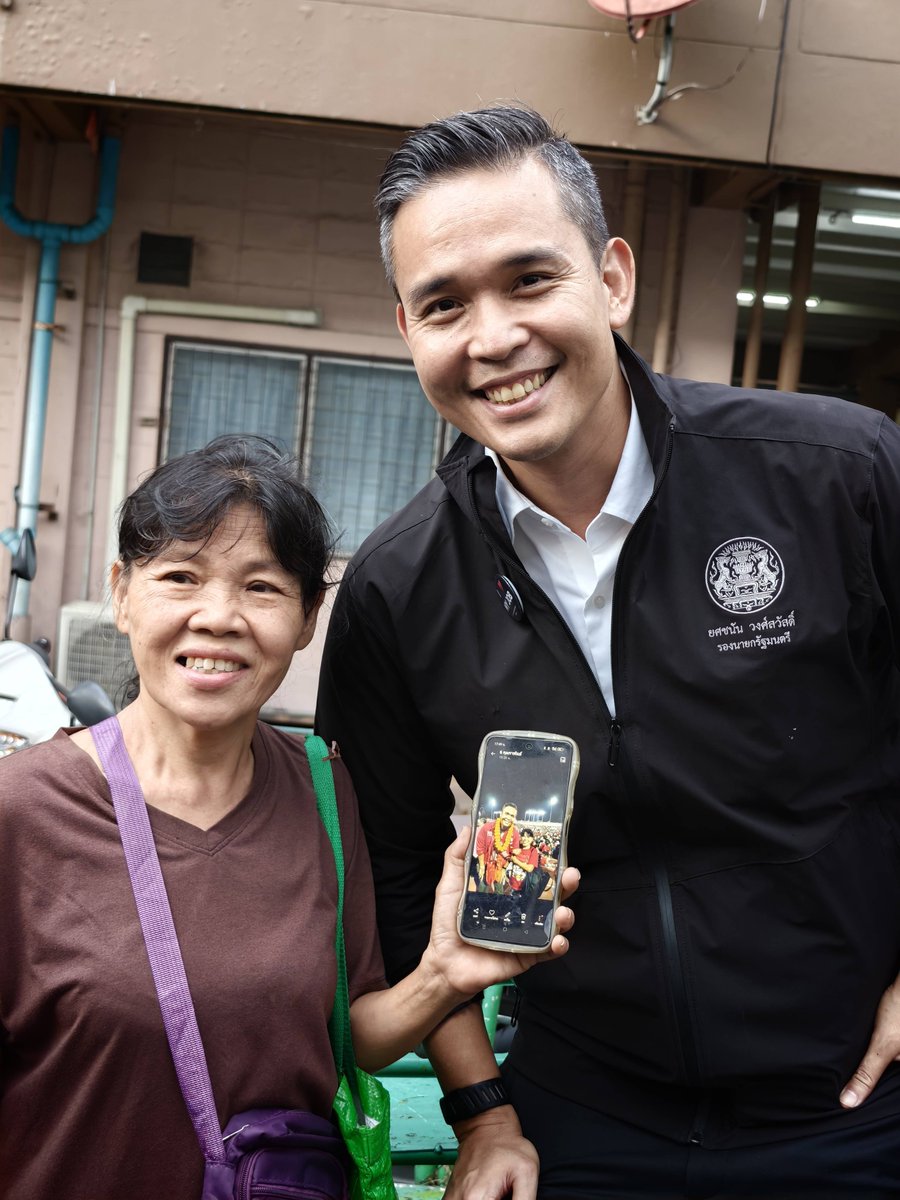 JomSuksit's tweet photo. ตอนหาเสียงพี่เดินทางไปให้กำลังใจ

วันนี้พี่เดือดร้อนผมขอทำหน้าที่นำความช่วยเหลือและกำลังใจลงพื้นที่มาช่วยครับ https://t.co/Rs0p7cKFYz