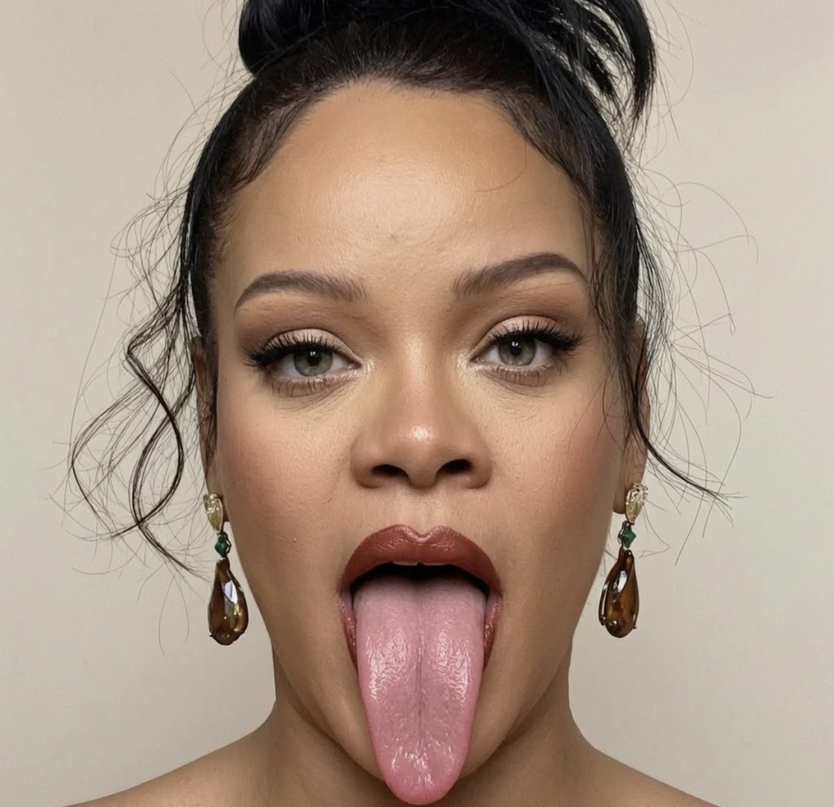 gottgeheatt's tweet photo. riri nutty face
#longtongue #tongue #joi #goon #nutty https://t.co/kP6JpzIMAi