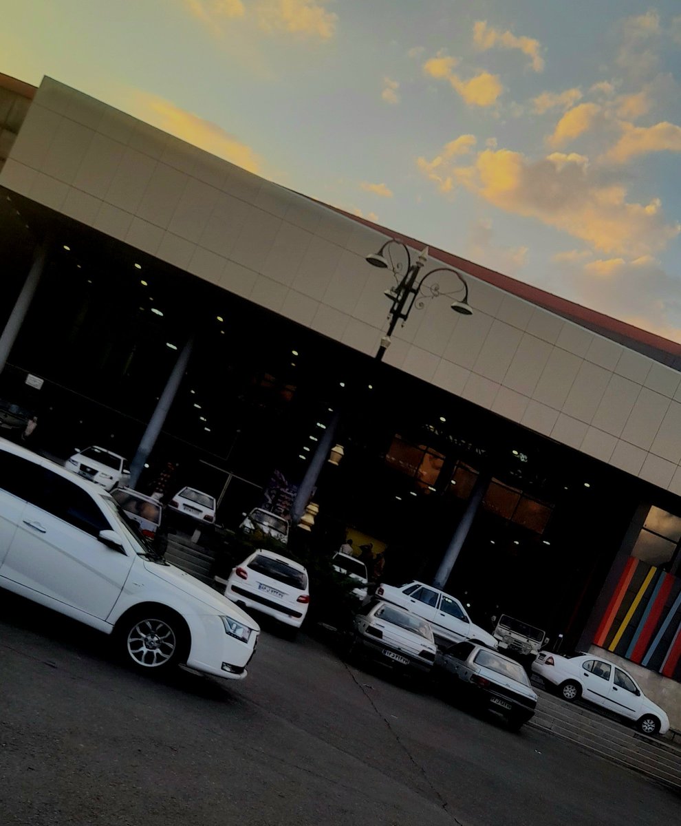 kosaresmailpur's tweet photo. امروز افتتاح نمایشگاه دستاوردهای بسیج است، ولی من خودم به یک نمایشگاه نیاز دارم: «نمایشگاه دستاوردهای خستگی».
غرفه ویژه: تخت خواب. سالن اصلی: پتو. سخنران: بالش. بازدیدکننده: من، درازکش. https://t.co/kJSms80cdG