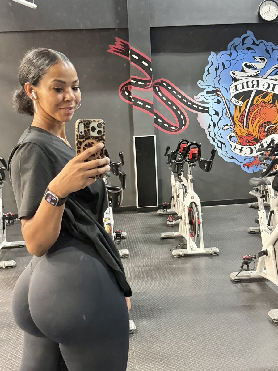 ShauntinaRenee's tweet photo. Happy Monday babes https://t.co/uA4Bvij30Z