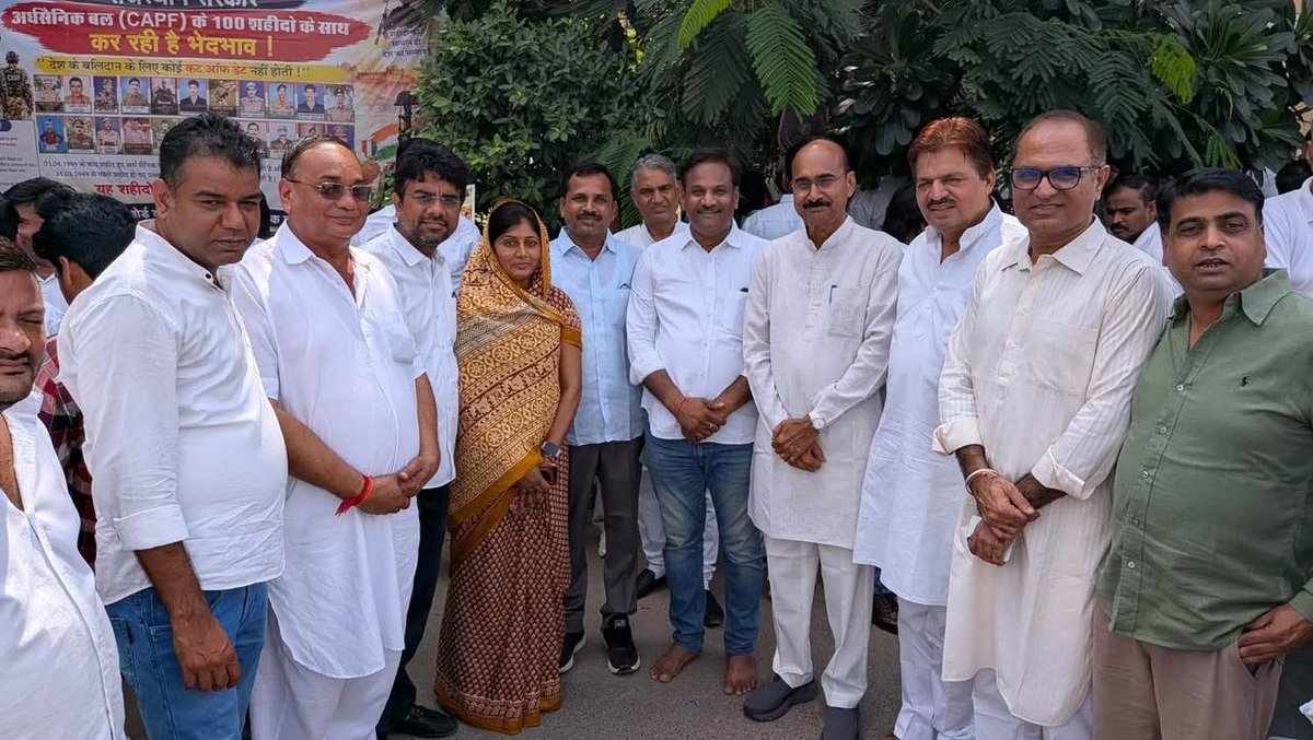 PParashar60's tweet photo. आज शहीद स्मारक, जयपुर में राजस्थान प्रदेश कांग्रेस कमेटी के तत्वावधान में देश के मुख्य निर्वाचन आयुक्त श्री ज्ञानेश कुमार के इस्तीफे की मांग को लेकर आयोजित प्रदर्शन में शामिल हुआ।

कार्यक्रम में पूर्व मुख्यमंत्री श्री अशोक गहलोत जी, प्रदेश कांग्रेस अध्यक्ष श्री गोविंद सिंह डोटासरा जी, राजस्थान कांग्रेस प्रभारी श्री सुखजिंदर सिंह रंधावा जी एवं नेता प्रतिपक्ष श्री टीकाराम जूली जी की मौजूदगी रही।