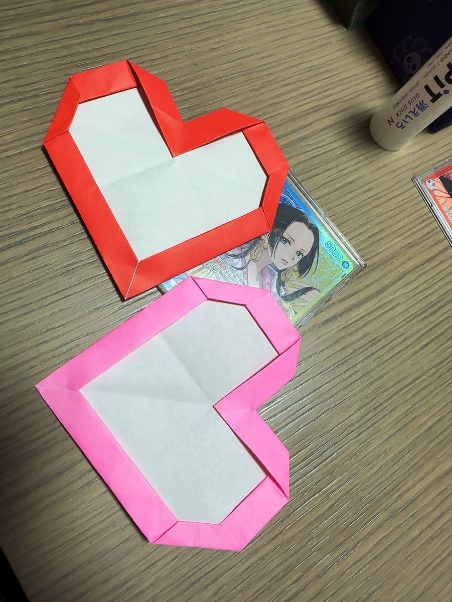 hima_onepi's tweet photo. 家に1枚もメッセージカードがないから作ったけど流石に幼稚？
でも、ハートは正義メロメロ甘風〜💗 https://t.co/ZCNPS3nCFm