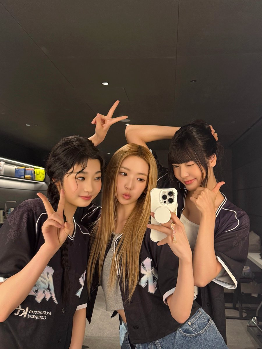 ElenaKwonFrance's tweet photo. 💬┊WEVERSE  › 28.09.26

Le premier lancer protocolaire de Tuide ⚾️🖤❤️

→ #ELENA #엘레나 #TUIDE #튜이드 https://t.co/4BUUcVhB4V