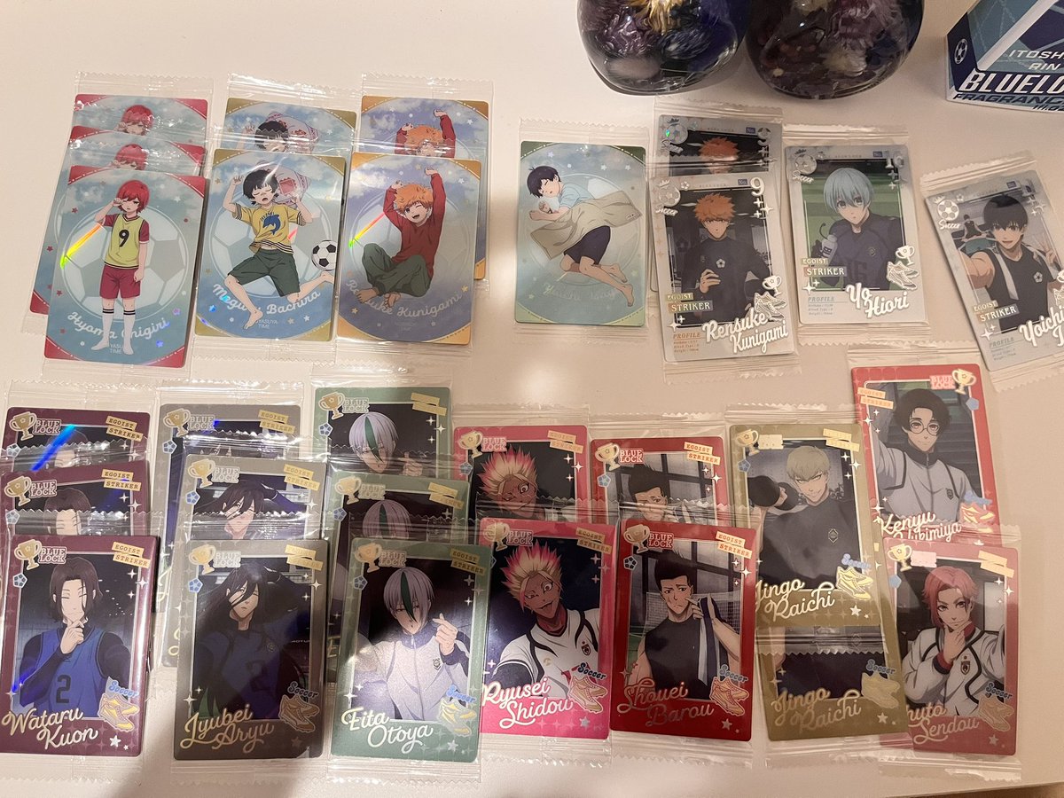 abultblackcat's tweet photo. 【交換】ブルーロック ウエハース 6
譲▶︎千切豹馬、蜂楽廻、國神錬介、潔世一、氷織羊、久遠渉、蟻生十兵衛、乙夜影汰、士道龍聖、馬狼照英、雷市陣吾、雪宮剣優、閃堂秋人
求▶︎糸師凛（O＞ER）、シークレット、定価送料

シークレットには複数提供可能。
おひるねビジュ最優先で求めてます。 https://t.co/vhEIqsbYga