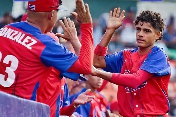 Jonathan_x_Cuba's tweet photo. #Cuba logró primer éxito en el Mundial de #Beisbol Sub-15
Bateó 11 jits y mantuvo vivo el sueño de alcanzar uno de los tres cupos del grupo A para acceder a la superronda. #DeporteCubano #BeisbolCubano
#SiempreXCuba
https://t.co/ZC9hz3rjgT… https://t.co/6QF8Ek13P6