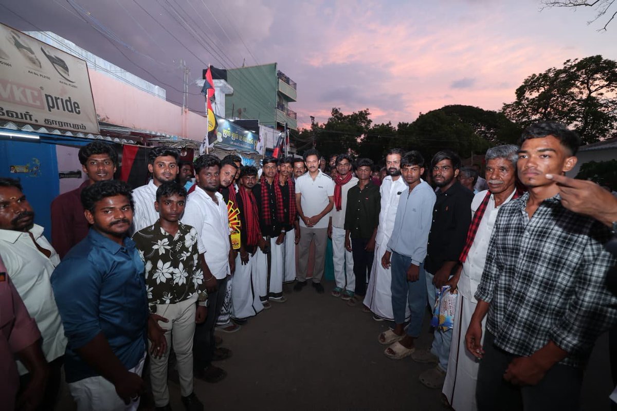 Anbil_Mahesh's tweet photo. #தாராபுரம் சட்டமன்றத் தொகுதியில் திருச்சி(தெ) மாவட்ட தி.மு.க சார்பில் தொடர் பரப்புரை மேற்கொண்டு வருகிறோம்.

அந்த வகையில் நகர வட்டம் 10-க்கு உட்பட்ட உப்புத்துறைபாளையத்தில் உள்ள இரு பாகங்களில் வீடுவீடாகச் சென்று வாக்காளப் பெருமக்களை சந்தித்தோம். கழக வேட்பாளர் வழக்கறிஞர் எஸ்.சுகன்யா அவர்களுக்கு #உதயசூரியன் சின்னத்தில் வாக்களிக்குமாறு ஆதரவு திரட்டினோம்.

#Dharapuram4DMK #VoteForDMK 
#Dharapuram