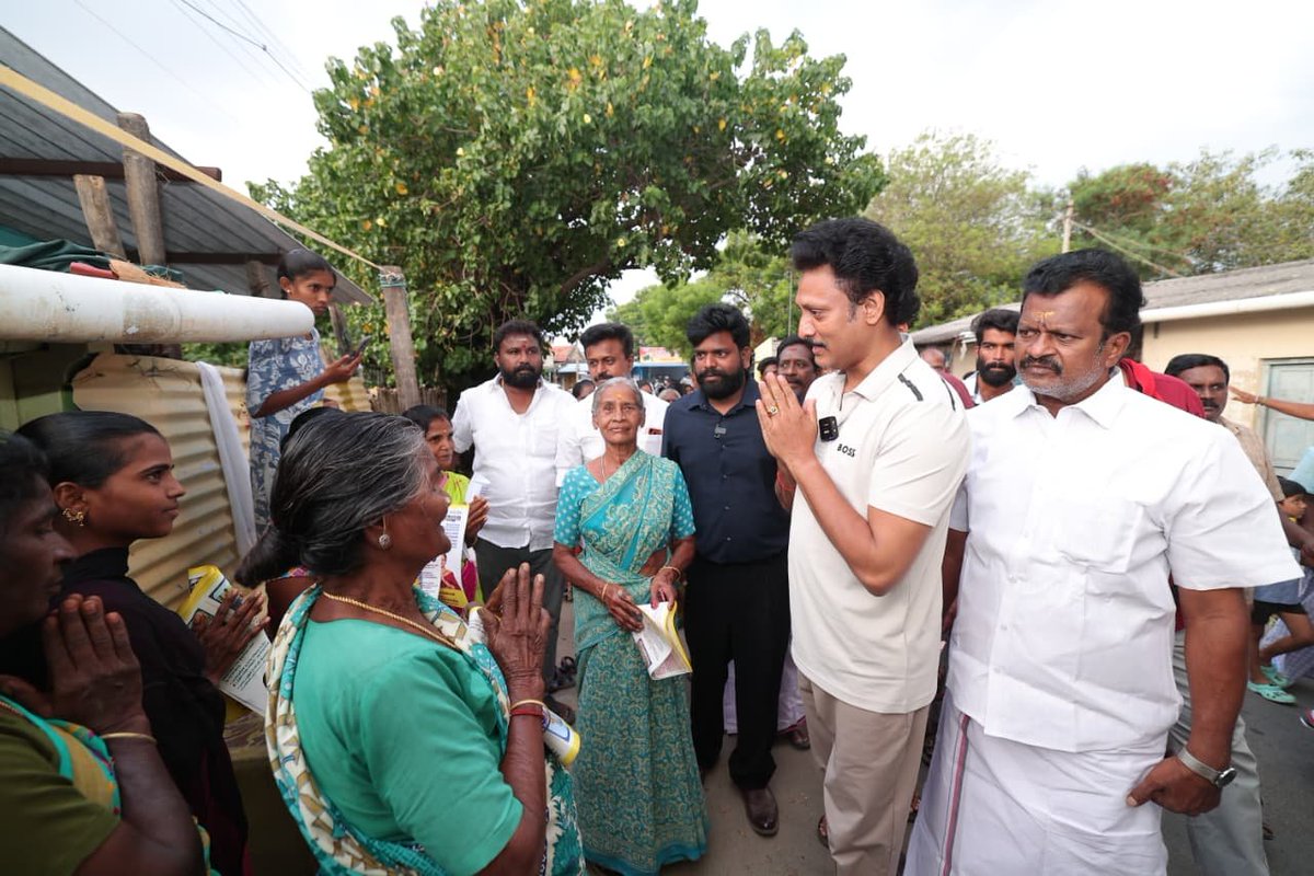 Anbil_Mahesh's tweet photo. #தாராபுரம் சட்டமன்றத் தொகுதியில் திருச்சி(தெ) மாவட்ட தி.மு.க சார்பில் தொடர் பரப்புரை மேற்கொண்டு வருகிறோம்.

அந்த வகையில் நகர வட்டம் 10-க்கு உட்பட்ட உப்புத்துறைபாளையத்தில் உள்ள இரு பாகங்களில் வீடுவீடாகச் சென்று வாக்காளப் பெருமக்களை சந்தித்தோம். கழக வேட்பாளர் வழக்கறிஞர் எஸ்.சுகன்யா அவர்களுக்கு #உதயசூரியன் சின்னத்தில் வாக்களிக்குமாறு ஆதரவு திரட்டினோம்.

#Dharapuram4DMK #VoteForDMK 
#Dharapuram